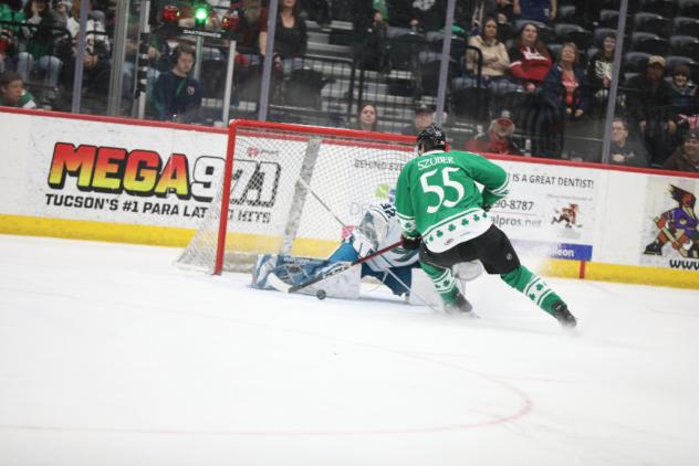 Tucson Roadrunners defenseman Max Szuber
