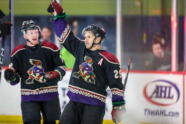 Tucson Roadrunners center Andrew Agozzino