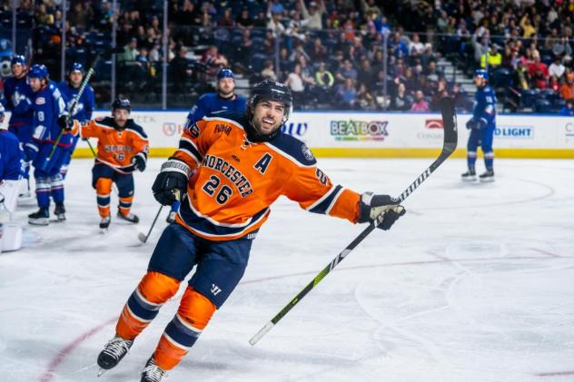 Worcester Railers defenseman Connor Welsh