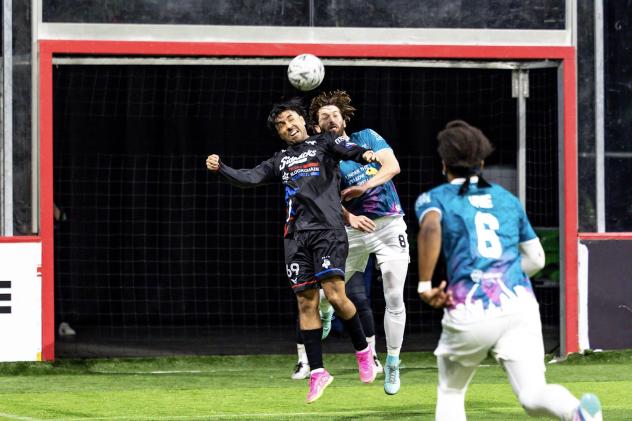 St. Louis Ambush fight for position against the Dallas Sidekicks