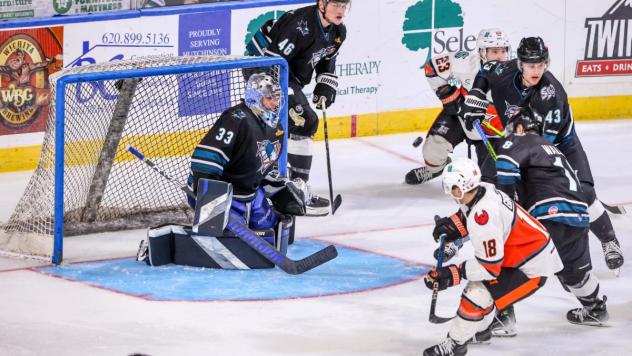 Wichita Thunder battle the Kansas City Mavericks