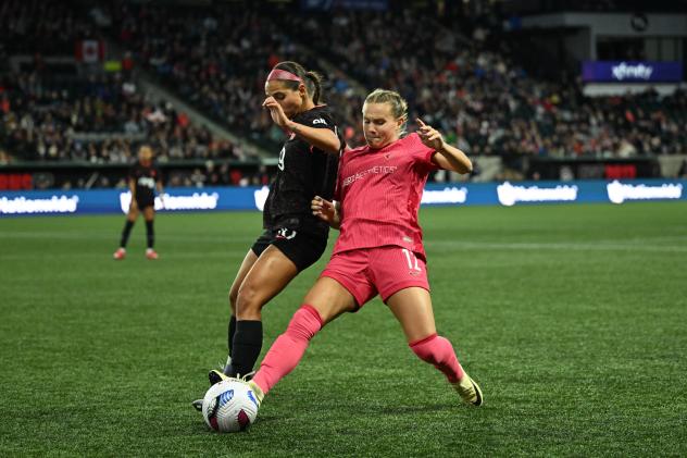 North Carolina Courage battle the Portland Thorns