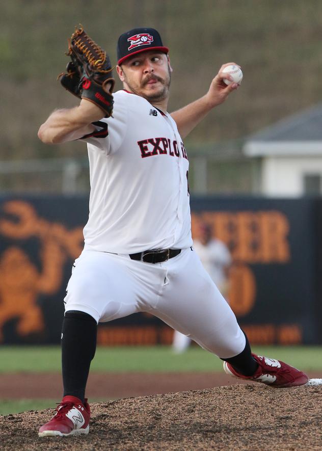 Sioux City Explorers pitcher Jared Wetherbee