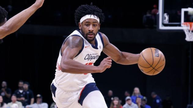 Izaiah Brockington with the San Diego Clippers