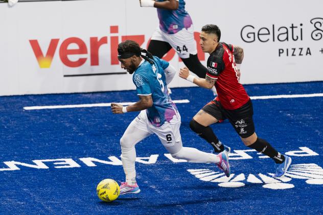 St. Louis Ambush midfielder Riley Urie against the Chihuahua Savage
