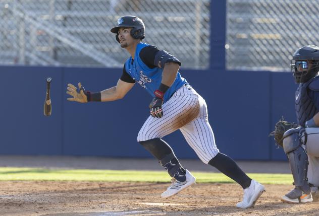 Tampa Tarpons bolt out of the batter's box