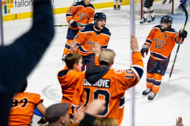 Worcester Railers celebrate win