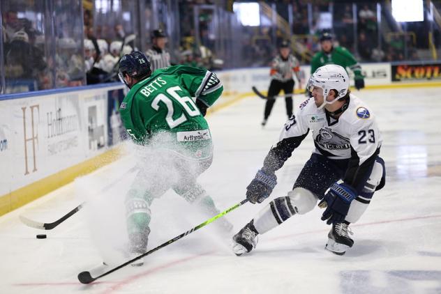 Florida Everblades forward Kyle Betts vs. the Jacksonville Icemen