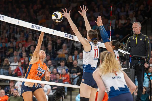 Grand Rapids Rise middle blocker Alyssa Jensen goes up for the block against the Indy Ignite