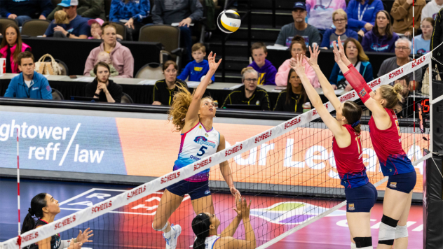 Omaha Supernovas outside hitter Brooke Nuneviller eyes the ball