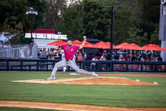 Pensacola Blue Wahoos pitcher Robby Snelling