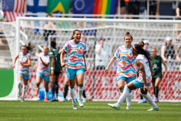 San Diego Wave FC midfielder Kenza Dali (center) celebrates her goal