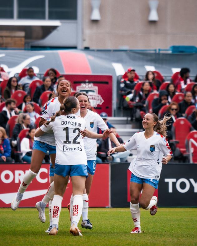 Tanya Boychuk celebrates here goal with the Montreal Roses