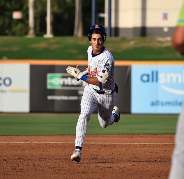 Colin Houck of the St. Lucie Mets on the base paths