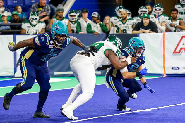 Massachusetts Pirates battle the Green Bay Blizzard