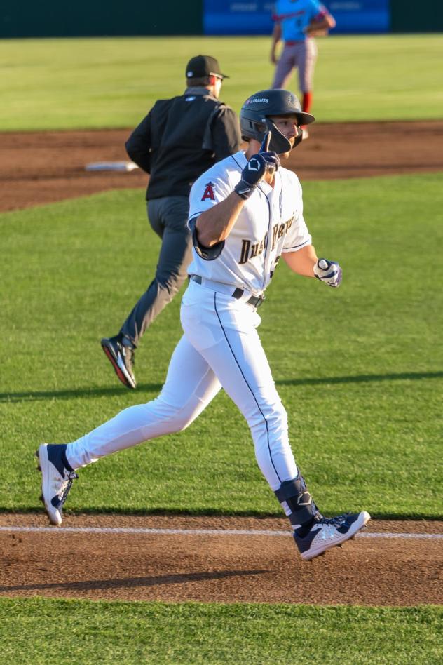 Tri-City Dust Devils third baseman Matt Coutney