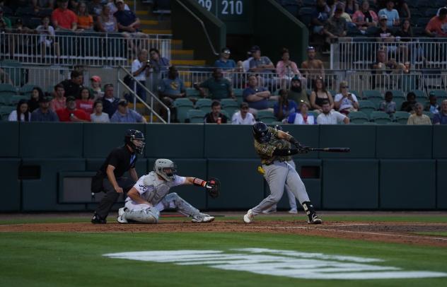 Ramón Rodríguez of the Biloxi Shuckers takes a big swing