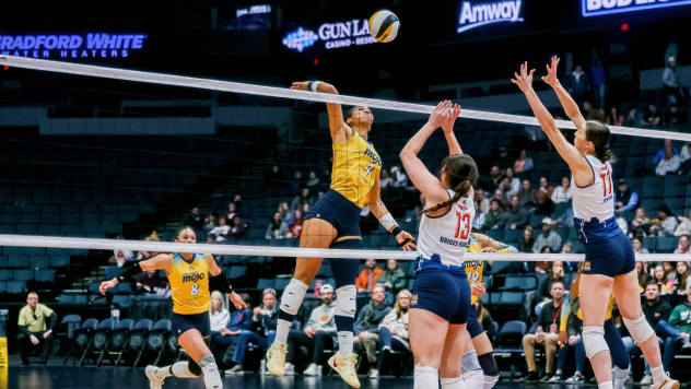 San Diego Mojo middle blocker Ronika Stone