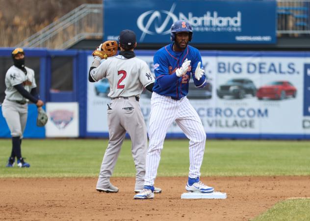 Luis De Los Santos of the Syracuse Mets on base