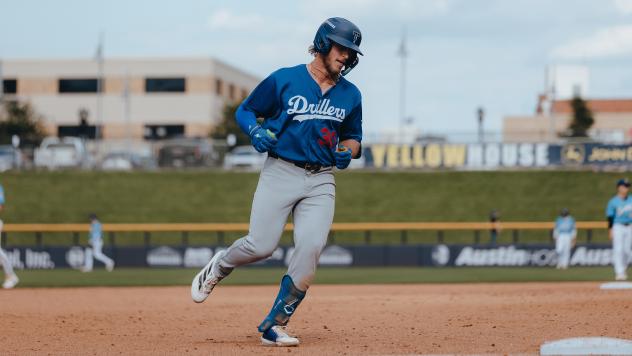 Damon Keith of the Tulsa Drillers rounds the bases