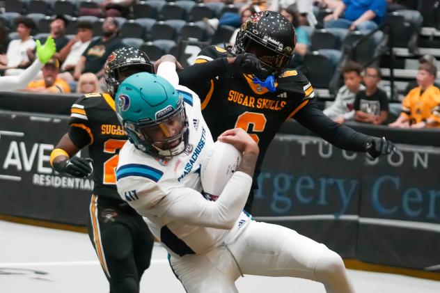 Massachusetts Pirates eye the endzone against the Tucson Sugar Skulls