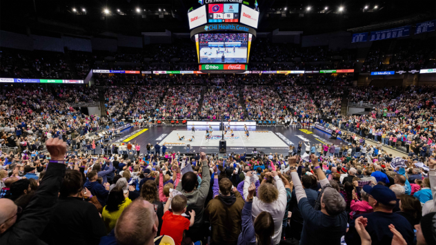 A large crowd watches the Omaha Supernovas