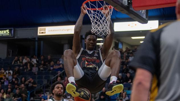 Vancouver Bandits with a slam dunk