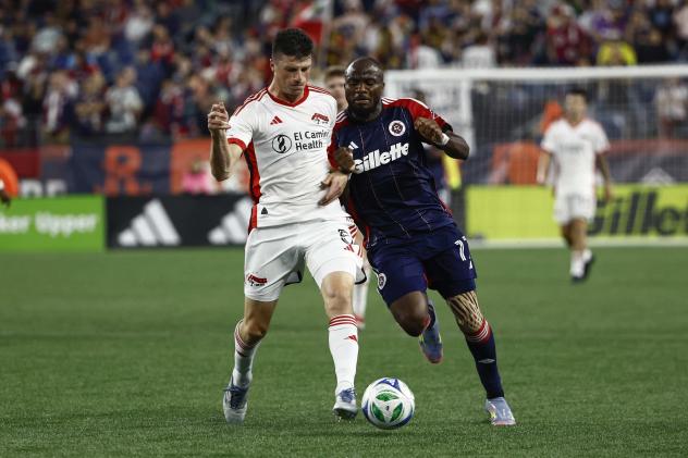 San Jose Earthquakes battle the New England Revolution