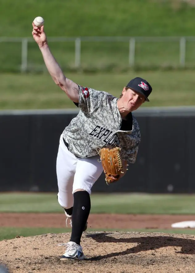 Sioux City Explorers pitcher Joey Murray
