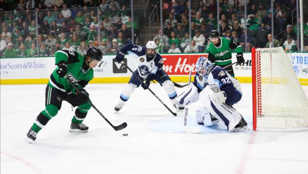 Texas Stars eye the Milwaukee Admirals goal