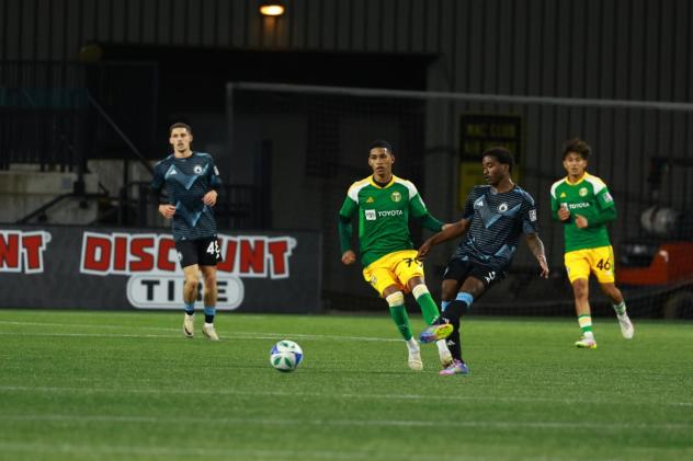 Tacoma Defiance passing against Timbers2
