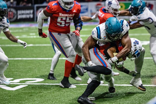 Massachusetts Pirates make a tackle against the Northern Arizona Wranglers