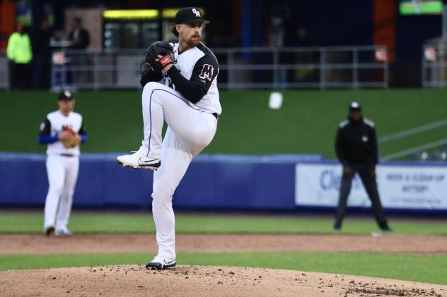 Syracuse Mets pitcher Nolan McLean