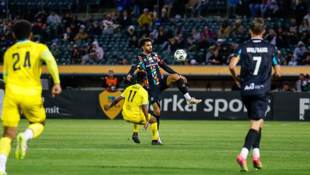 Oakland Roots' Kai Greene versus New Mexico United's Mukwelle Akale
