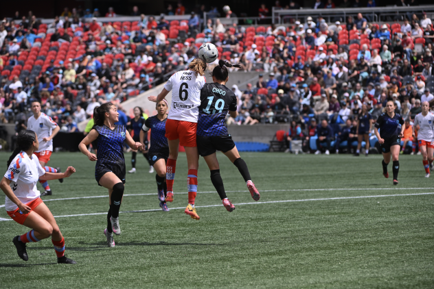 Ottawa Rapid FC battle Montreal Roses FC for a high ball