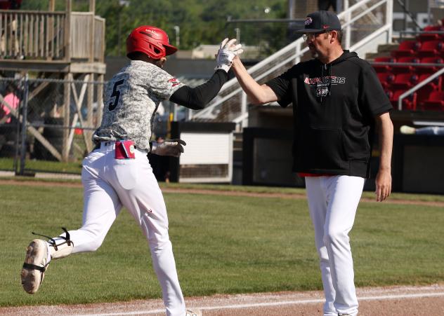Sioux City Explorers Manager Steve Montgomery congratulates Abdeal Layer after his home run