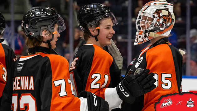 Medicine Hat Tigers congratulate goaltender Harrison Meneghin