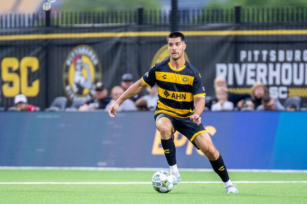 Pittsburgh Riverhounds SC defender Beto Ydrach
