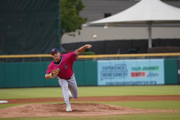 Pensacola Blue Wahoos pitcher Robby Snelling