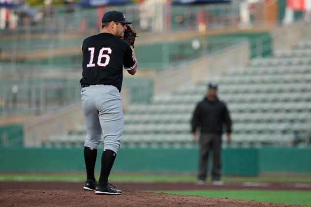 Sioux City Explorers pitcher Jared Wetherbee