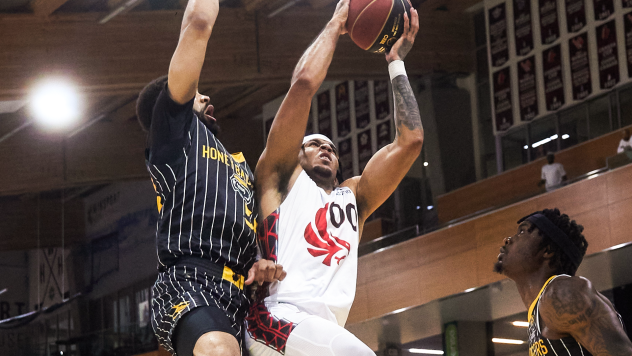 Calgary Surge take it to the hoop against the Brampton Honey Badgers