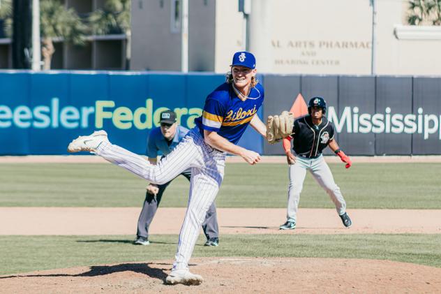 Biloxi Shuckers pitcher Justin Yeager