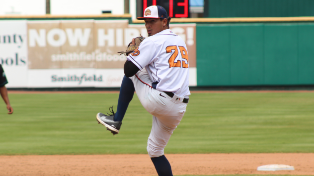 Down East Bird Dawgs' Axel Andueza on the mound