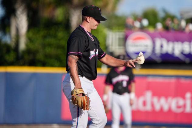 Pensacola Blue Wahoos pitcher Robby Snelling