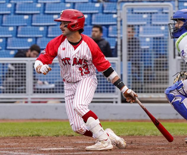 Ottawa Titans infielder Jeremy Piatkiewicz