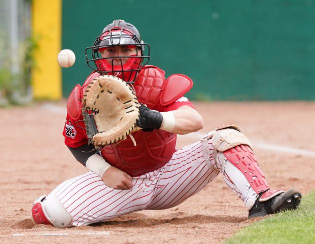 Ottawa Titans catcher Victor Cerny