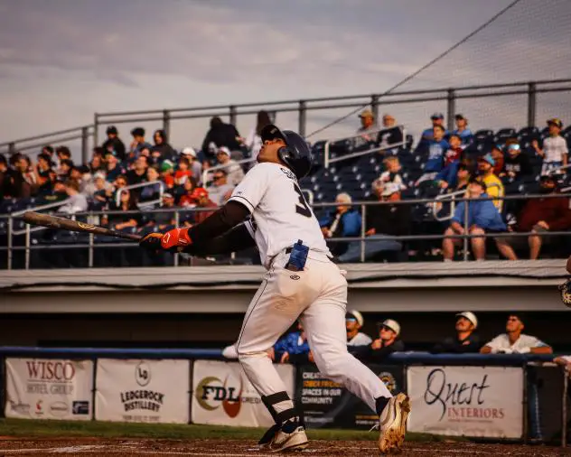Fond du Lac Dock Spiders' Jarren Sanderson at bat