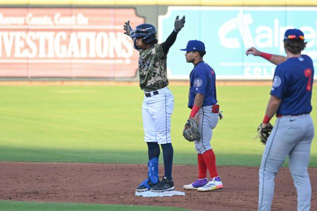 Henry Ramos of the Columbia Fireflies on second base