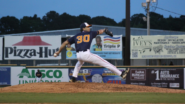 Down East Bird Dawgs pitcher Zach Grace