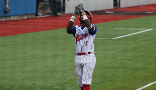 Green Bay Rockers infielder David Ballenilla